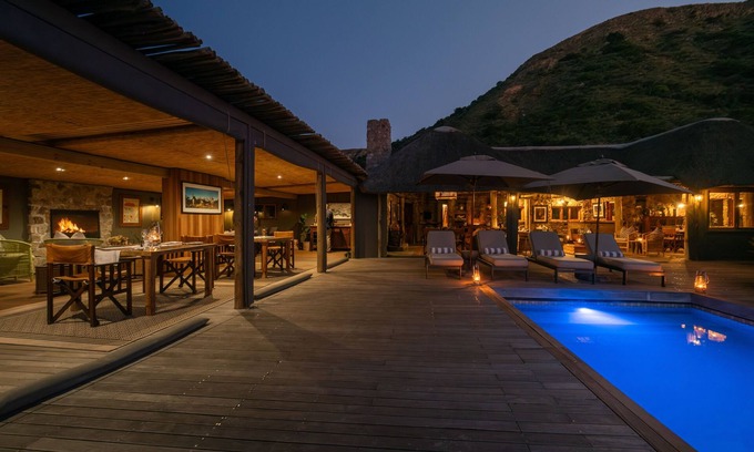 Sidbury Hotel | Unforgettable HillsNek Safari Camp at Amakhala Game Reserve