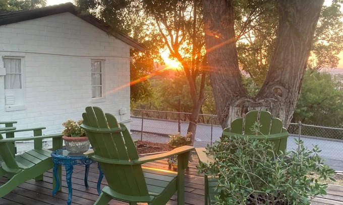 Paso Robles House | Exceptional Hilltop Cottage Near Downtown Paso with Breakfast