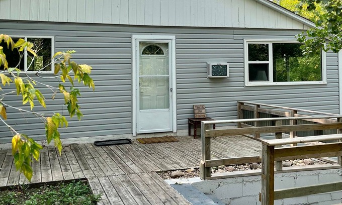 Regina Beach House | Cozy Hilltop Cottage at Regina Beach with Ocean Views