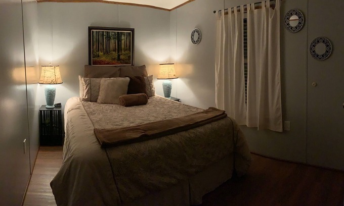 Murphysboro Cottage | Hilltop Cottage: Guest Rated 10/10, Pet-Friendly Retreat