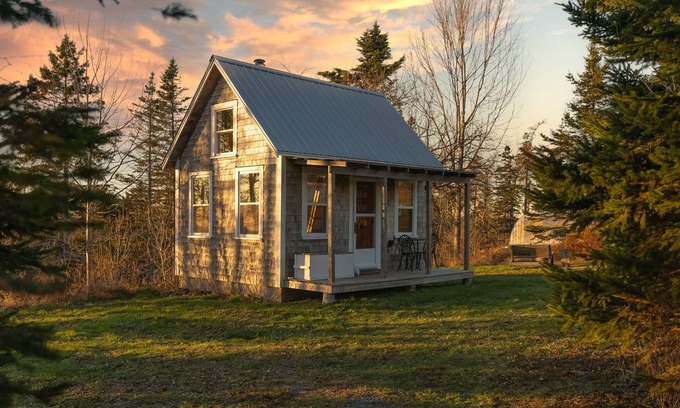 Lunenburg County Cabin | HillTop Farm Cottage: Oceanfront Escape with 10/10 Rating
