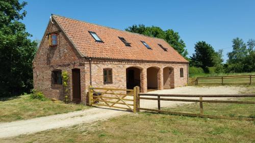Leadenham House | Hilltop Farm Holidays: 4-Star Family-Friendly Retreat