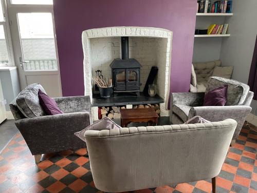 Pentrefelin House | Hilltop: Highly Rated Getaway for Families and Pets