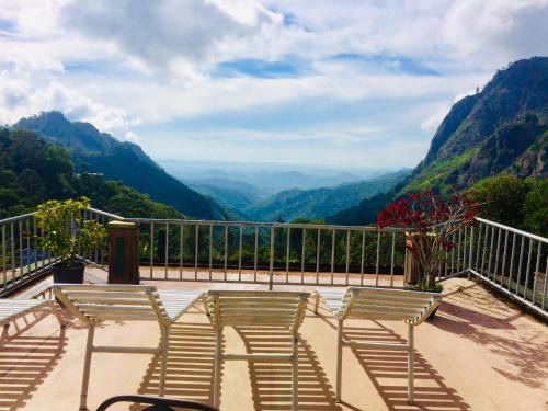Ella House | Hilltop Guest House: Family-Friendly Retreat with Dining