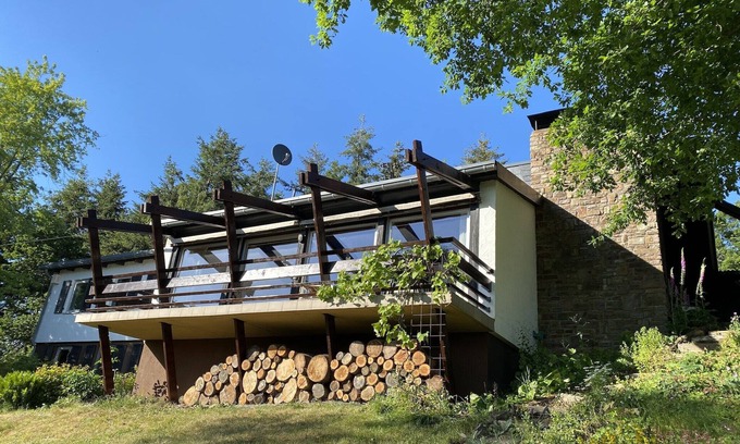 Pilmeroth House | Modern Holiday Home with Garden, Pet & Family Friendly