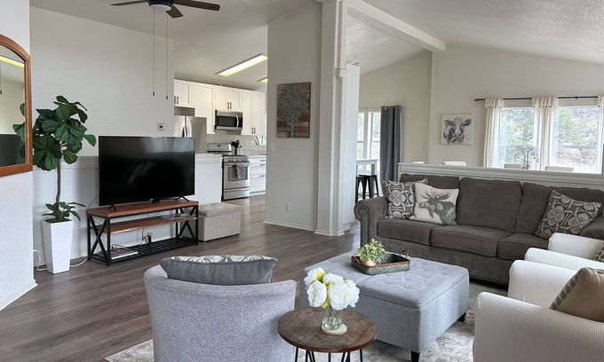 Glenwood Springs House | Hilltop Hideaway – Private Retreat with Mountain Views