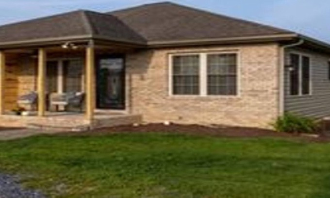 Broadway House | HILLTOP HIDEAWAY❤️Fire Pit~Grill~3BR~Pets❤️