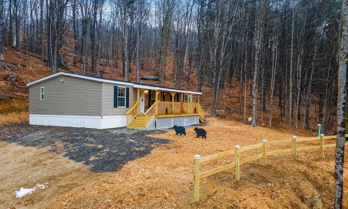 Ashland House | Perfect Retreat at Hilltop Hideaway: Pet Friendly & Spa
