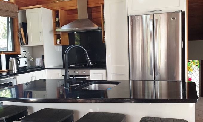 Titirangi House | Hilltop Holiday Home with Breathtaking Views and Pet-Friendly Amenities