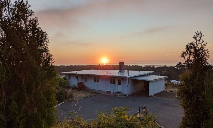 Winchester Bay House | Hilltop Home with Dune Access and Breathtaking Views