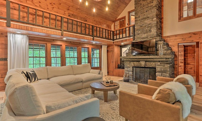 Lackawaxen Cabin | Exquisite Hilltop Escape with Fire Pit & River Access