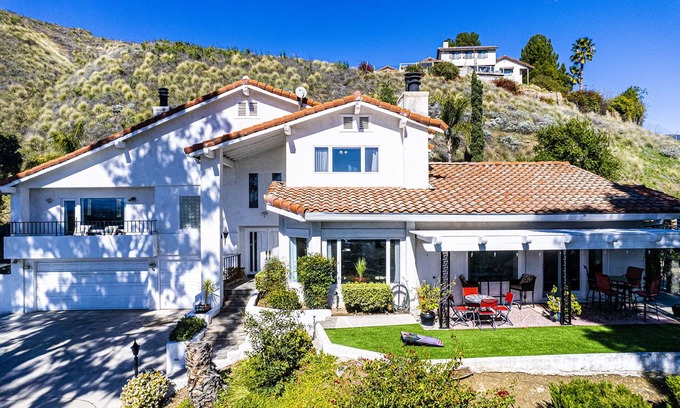 San Bernardino House | Peaceful Hilltop Nature Retreat with Pool and Scenic Views