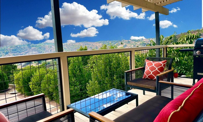 Fallbrook House | Hilltop Penthouse Cottage: Breathtaking Oceanfront Retreat