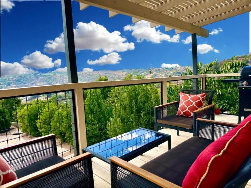 Fallbrook House | Hilltop Penthouse Cottage with Sweeping Views