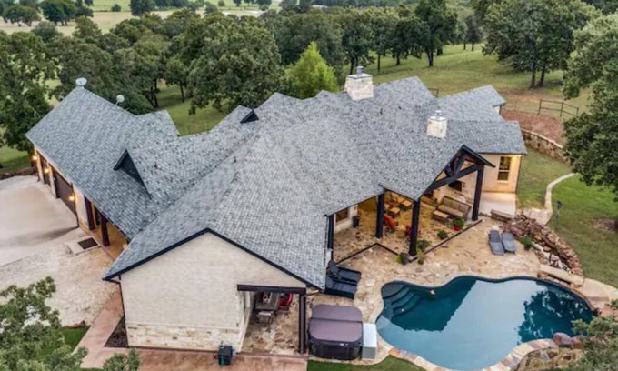 Valley View House | Ideal Hilltop Ranch House Getaway in Valley View