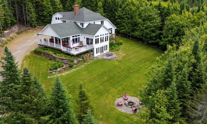 Rangeley House | Hilltop: Guest Rated 9.6 with Breathtaking Views & Amenities