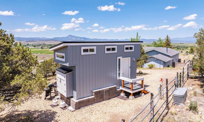 Panguitch Apartment | Hilltop Tiny Home (Panguitch Utah)