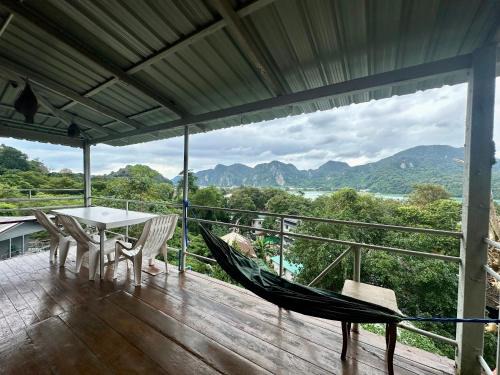 Ko Phi Phi House | Scenic Hilltop View - Phi Phi with Child-Friendly Amenities