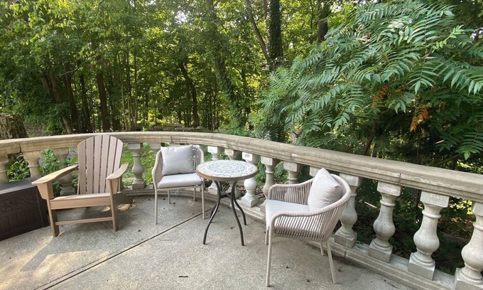 Rexford House | Hilltop Wine Lounge near Saratoga on Estate w/views Kingbed WiFi AC in Niskayuna