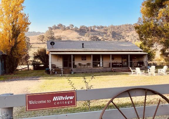 Bridge Creek House | Idyllic Hillview Cottage: Family-Friendly Retreat, 4-Star Stay