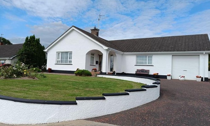 Antrim House | Hillview House: 4-Star Stay with Family-Friendly Amenities