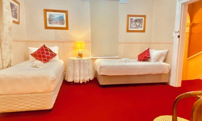 Launceston CBD Cabin | Hillview House Launceston