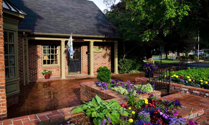 Blowing Rock Hotel | Relax at Hillwinds Inn - Pet Friendly in Blowing Rock