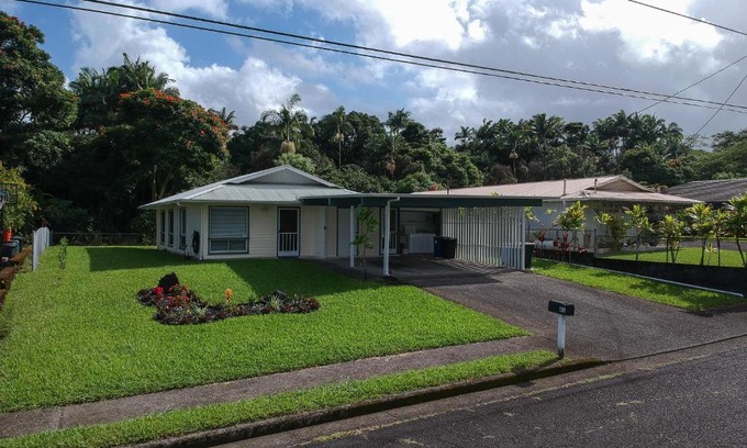 Hilo House | Discover Hilo Hale Kaumana: Family-Friendly Getaway