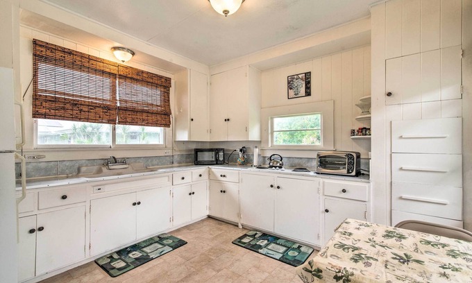 Hilo Cottage | Convenient Hilo Home Base Near State Park & Beach!