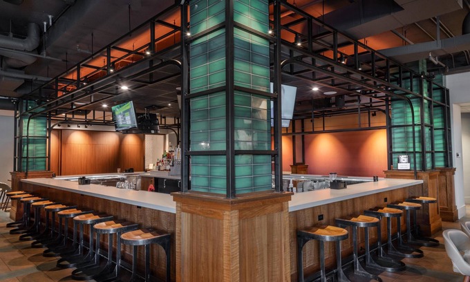 Five Points South Hotel | Comfortable Stay at Hilton Birmingham Downtown with Pool