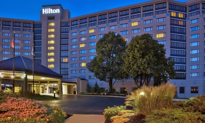 Oak Brook Resort | Elegant Hilton Chicago/Oak Brook Hills Resort & Conference