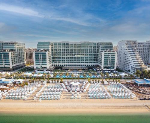 Palm Jumeirah Resort | Beautiful Hilton Dubai Palm Jumeirah - 5-Star Excellence