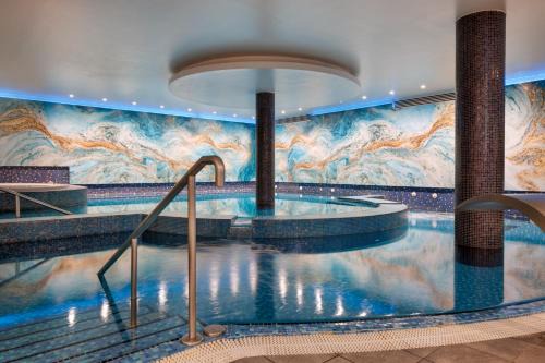 Kilmainham Hotel | Elegant Hilton Dublin Kilmainham with Pool & Pet-Friendly Stay