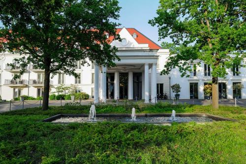 Neu-Isenburg Hotel | Elegant Kempinski Hotel Frankfurt Gravenbruch - Pet Friendly