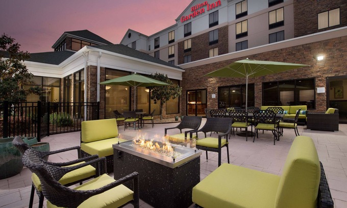Lithia Springs Hotel | Relax at Hilton Garden Inn Atlanta West with Pool & Spa