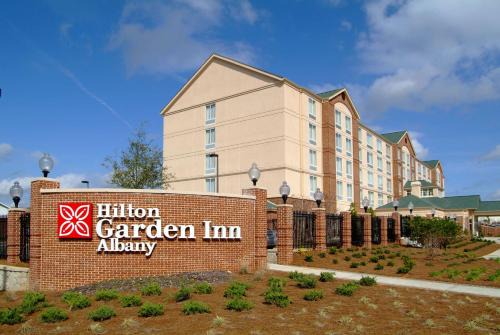 Albany Hotel | Pet-Friendly Getaway at Hilton Garden Inn Albany