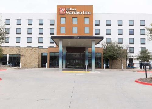 Montopolis Hotel | Discover Hilton Garden Inn Austin Airport: Pet-Friendly Retreat