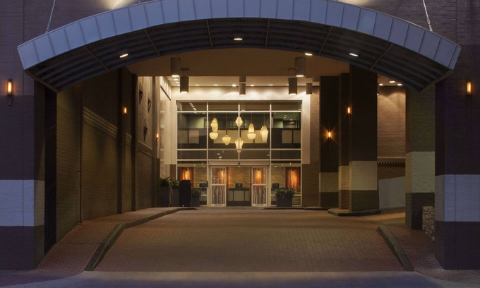 Waller Creek District Hotel | Convenient Stay at Hilton Garden Inn Austin Downtown