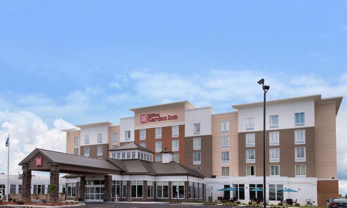 Bristol Hotel | Relax at Hilton Garden Inn Bristol with Pool and Ocean Views