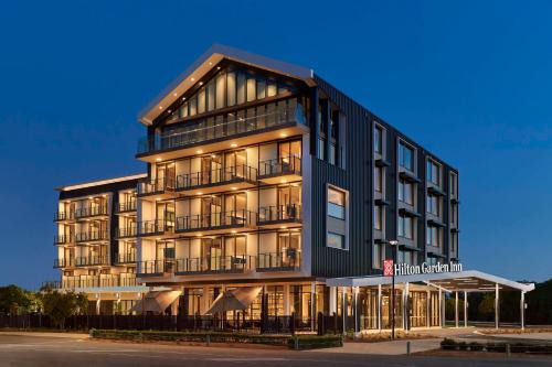 Busselton Hotel | Modern Retreat at Hilton Garden Inn Busselton with Ocean View