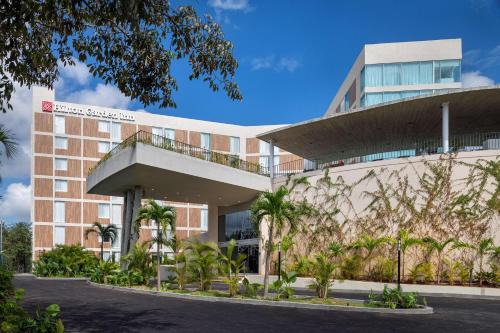 Cancun Hotel | Pet-Friendly Hilton Garden Inn Cancun Airport with Pool Access