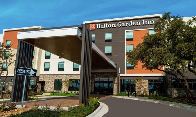McNeil Hotel | Discover the Hilton Garden Inn Cedar Park Austin Getaway