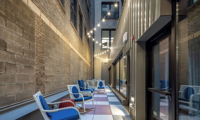 The Loop Hotel | Discover Hilton Garden Inn Chicago Central Loop - Rated 9.2