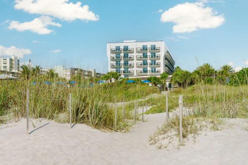 Cocoa Beach Resort | Oceanfront Haven: Hilton Garden Inn Cocoa Beach Awaits