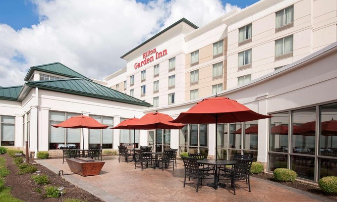 Edinburgh Hotel | Guest Favorite: Hilton Garden Inn Columbus Edinburgh Retreat