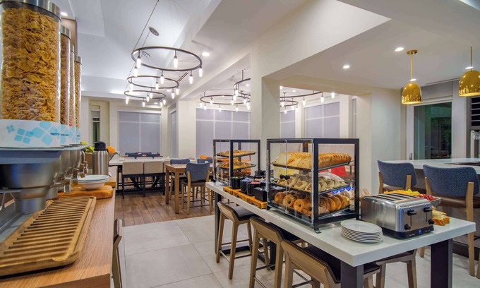 Danbury Hotel | Discover Hilton Garden Inn Danbury with Pool and Spa