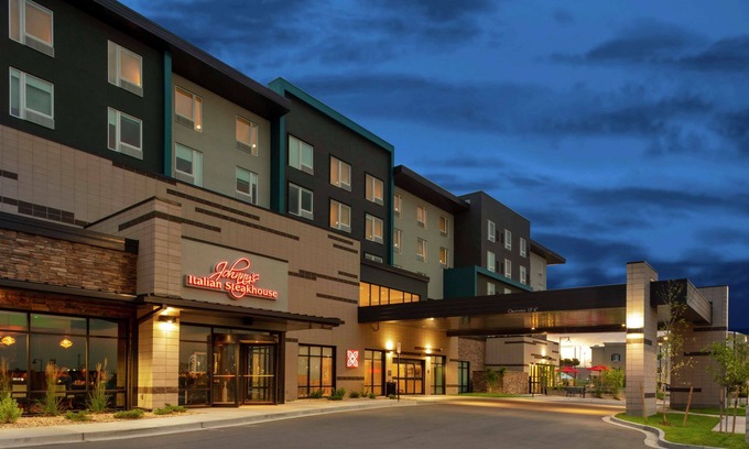Thornton Hotel | Premier Hilton Garden Inn Denver/Thornton - Pet Friendly Stays