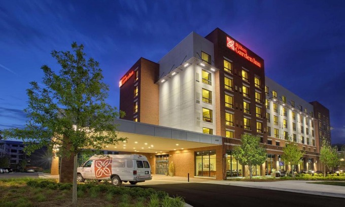 Durham Hotel | Pet-Friendly Retreat at Hilton Garden Inn Durham