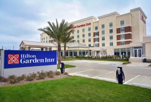 Southeast Houston Hotel | Highly Rated Hilton Garden Inn near Houston Hobby Airport
