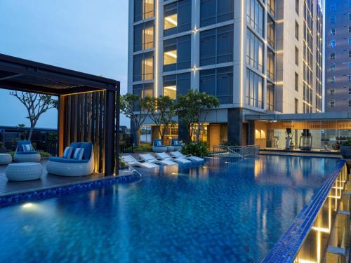 Jakarta Hotel | Discover Hilton Garden Inn Jakarta Taman Palem's Ocean View Retreat